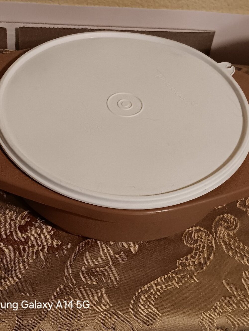TUPPERWARE 719 Vintage Tortilla Carrier Harvest Gold Tray White Lid 684 USA